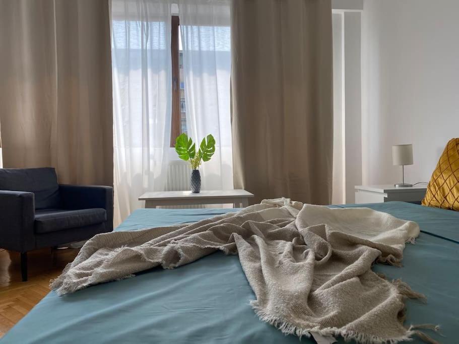 2 Bedroom Apartment With Terrace In City Center Bucharest Exterior photo